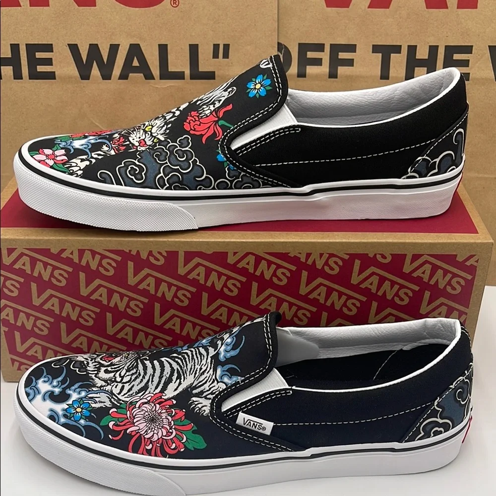 Vans WMNS Black Slip-On Shoes with Floral and Tiger Design Classic Slip On Snkrs - Picture 3 of 16